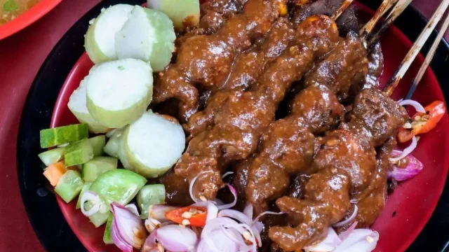 Sate Ayam Madura: Kuliner Legendaris yang Menggoyang Lidah dan Resepnya