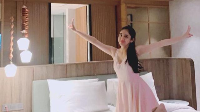 Berusia 35 Tahun, DJ Una Selalu Terlihat Mempesona