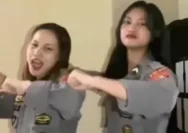 Dua Wanita Cantik Joget Pakai Seragam Polisi Viral di Medsos