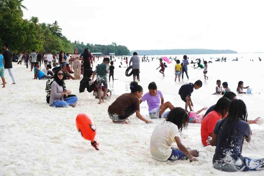Wisata Pantai Ngurbloat di Maluku Tenggara