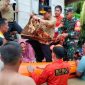 Kunjungi Lokasi Banjir, Gubernur Jambi Evakuasi Warga