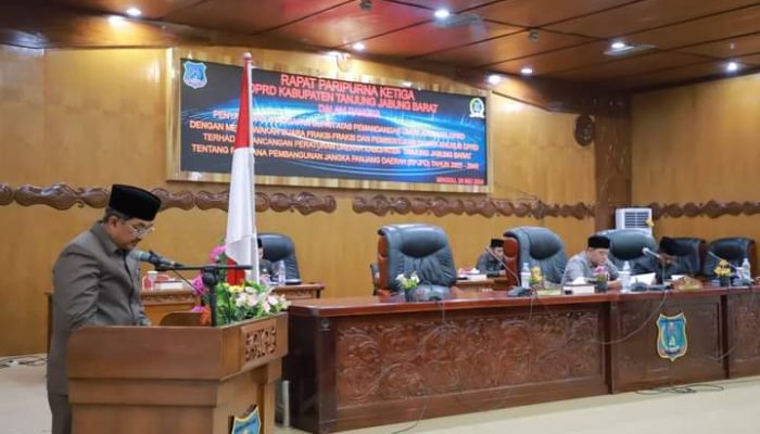 Bupati Anwar Sadat Hadiri Rapat Paripurna DPRD Tanjab Barat Terkait RPJPD 2024-2025