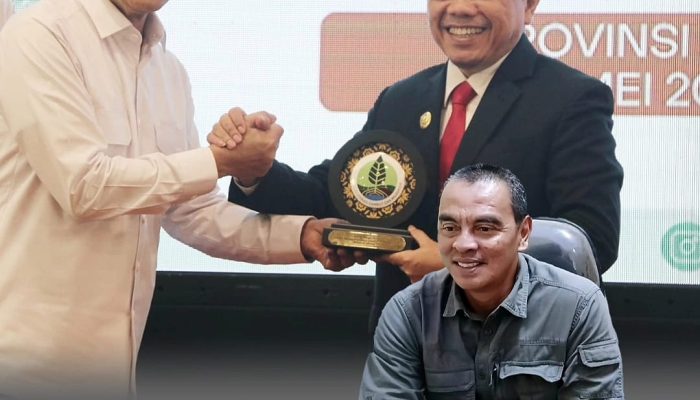 Gubernur Al Haris Memimpin Jambi Menuju Keberlanjutan Gambut Nasional