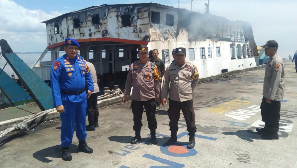 bersandar di pelabuhan bumd bengkal