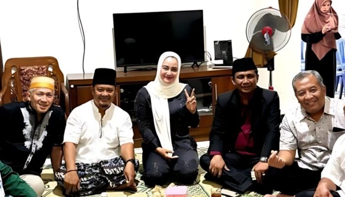 Dari kiri Sekretaris Dinas Perpustakaan dan Arsip Sleman, Lurah Sukoharjo, Anggota DPRD Kab Sleman, Anggota DPRD DIY, Kepala Bappeda Sleman