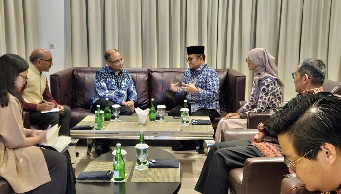 Bahas Kerjasama, Dr Maulana Sambut Duta Besar India H.E Sandeep Chakraborty