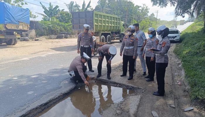 Jelang Nataru 2024, Ditemukan Jalan Rusak di Beberapa Titik di Pekanbaru