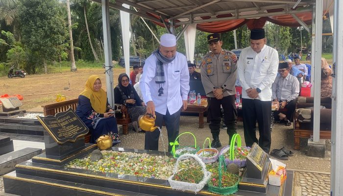 Agenda Rutin Peringatan Hari Jadi Pasbar, Tim Bupati Hamsuardi Ziarah ke Makam Mantan Kepala Daerah dan Ulama