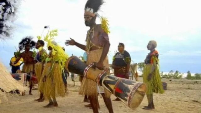Tradisi Sakral Upacara Tanam Sasi, Warisan Leluhur Suku Papua 1