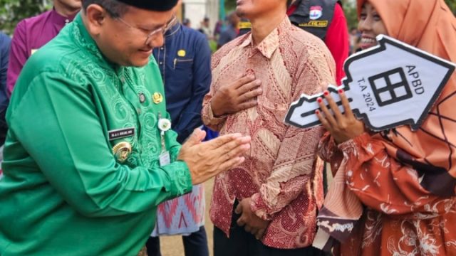 Bahagianya Penjual Cilok Menerima Rumah Huniannya Telah Dibedah oleh Pemkot Jambi