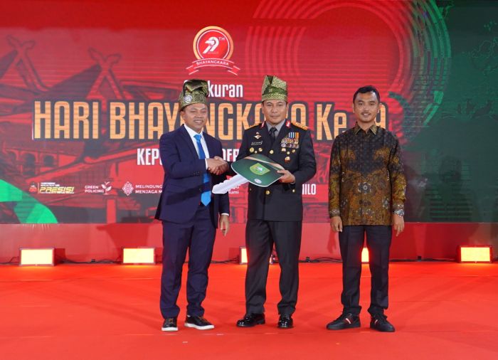 Dari Ambulans hingga Dana Binaan, Ini Dukungan Gubri Abdul Wahid Untuk Polri di Hari Bhayangkara