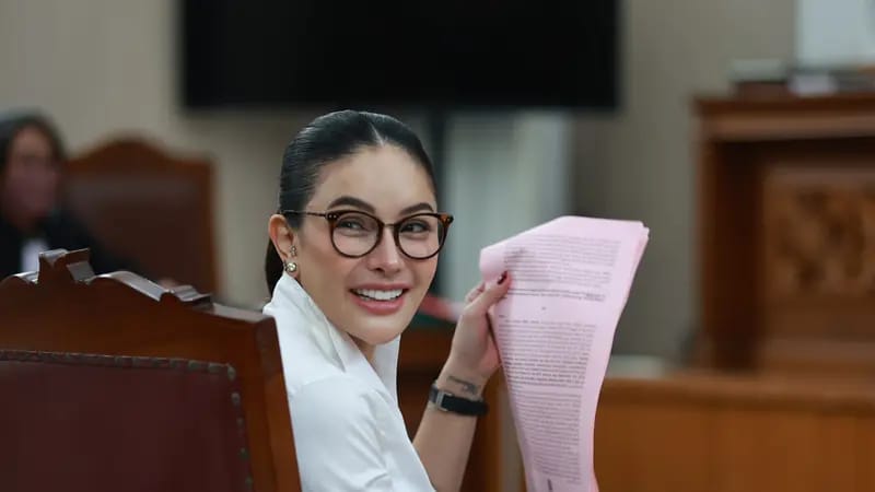 Nikita Mirzani Bacakan Eksepsi Dalam Kasus Reza Gladys