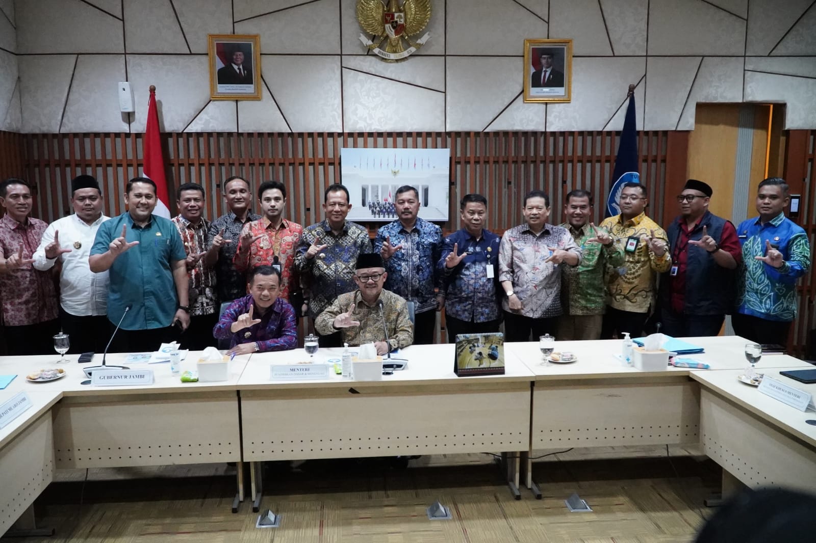 Tingkatkan Mutu Pendidikan Jambi, Gubernur Al Haris Boyong Bupati/Wali Kota Temui Mendikdasmen RI