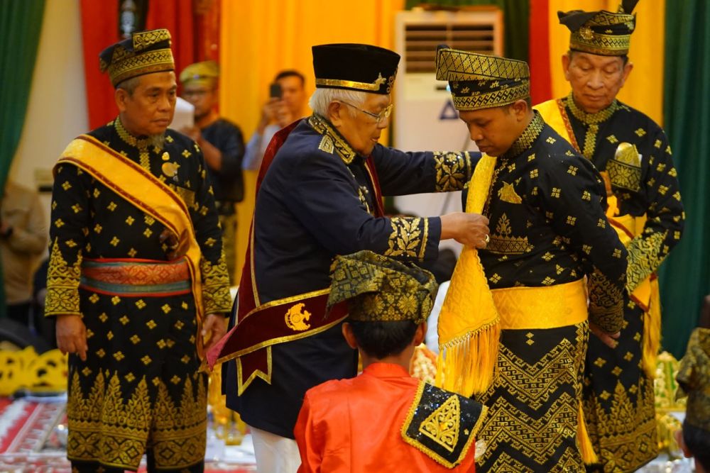 Kisah Haru Gubernur Riau Abdul Wahid, Dari Anak Kampung Jadi Datuk Seri