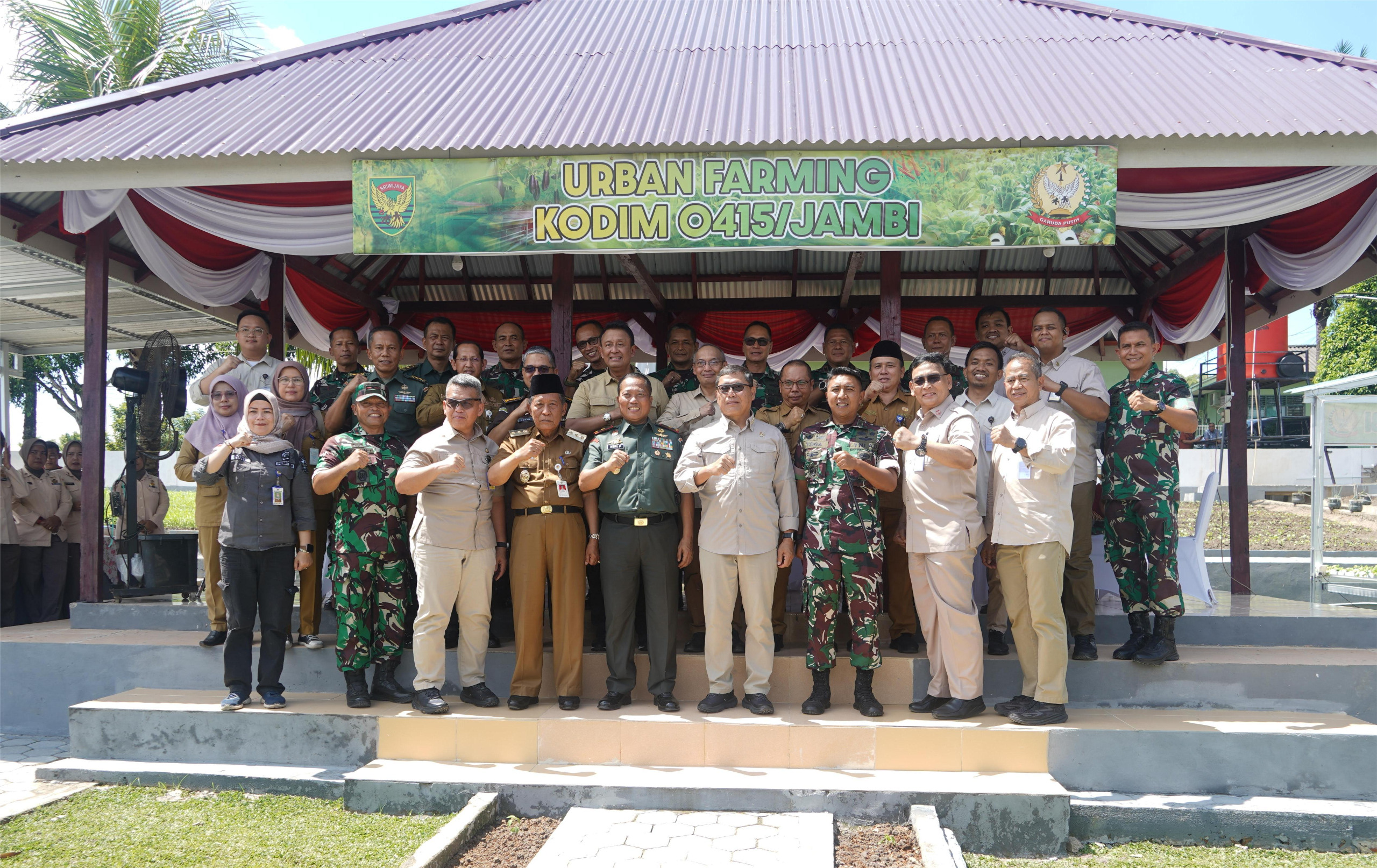 Danrem 042/Gapu dampingi KSP Tinjau SPPG dan Urban Farming Kodim 0415/Jambi