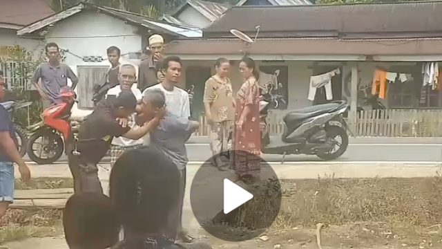 Viral, Pemuda di Bungo Benturkan Kepala Pria Paruh Baya Hingga Berdarah