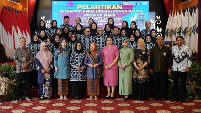 Hj. Hesnidar Haris Lantik Kepengurusan Dekranasda dan Pokja Bunda PAUD Provinsi Jambi Masa Bakti 2025-2030