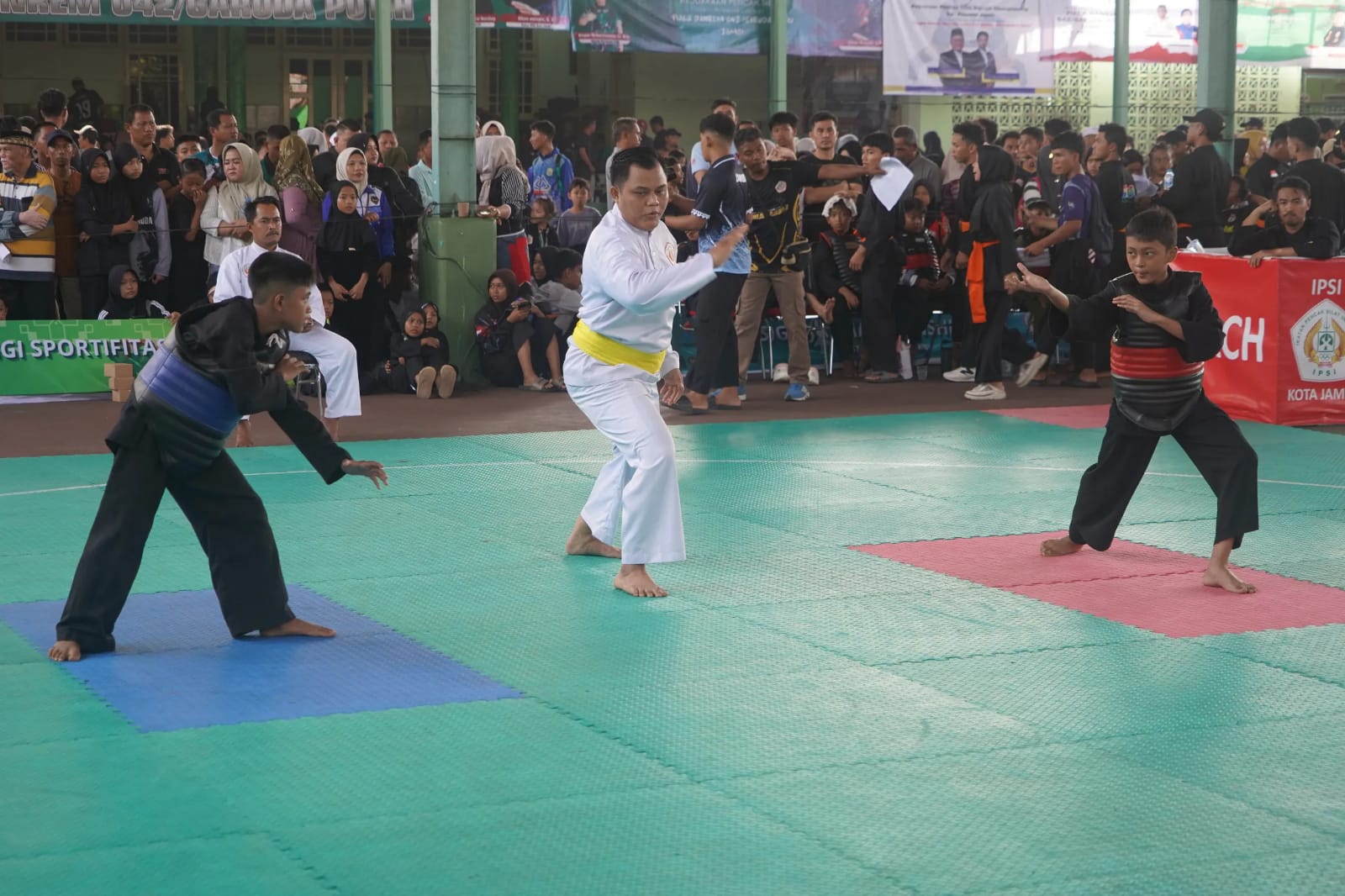 Hari Kedua Open Turnamen Pencak Silat Piala Danrem 042/Gapu: Atmosfer Semakin Memanas, Semangat Juang Kian Membara
