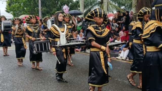 Semarak Pawai Pembangunan HUT RI ke-80 di Jambi: Gubernur Al Haris Ajak Masyarakat Perkuat Rasa Kebersamaan dan Bangga Budaya Daerah