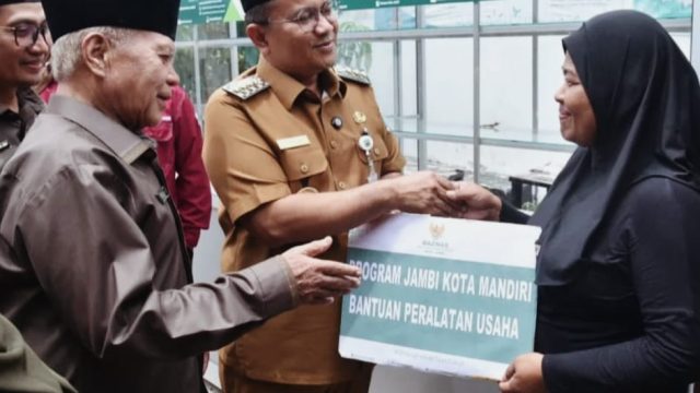 Wali Kota Jambi Dr Maulana Kembali Salurkan Bantuan di Eks Payo Sigadung
