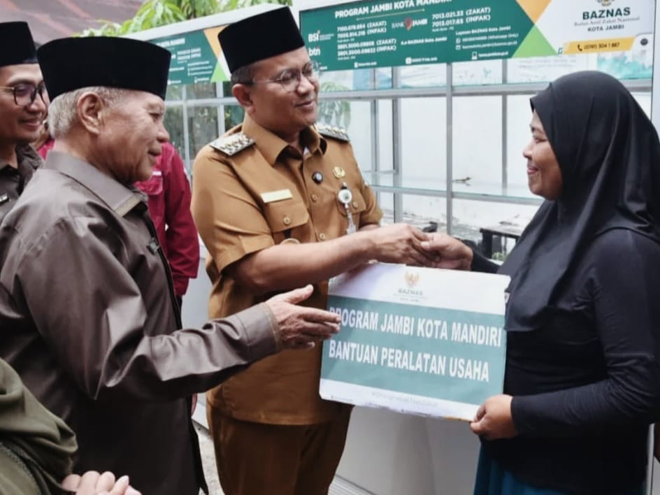 Wali Kota Jambi Dr Maulana Kembali Salurkan Bantuan di Eks Payo Sigadung