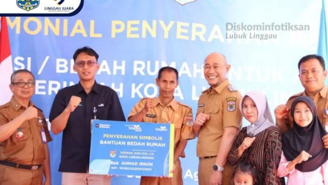 Wali Kota Lubuklinggau Serahkan Bantuan Bedah Rumah dari PT Taspen untuk ASN Golongan Rendah