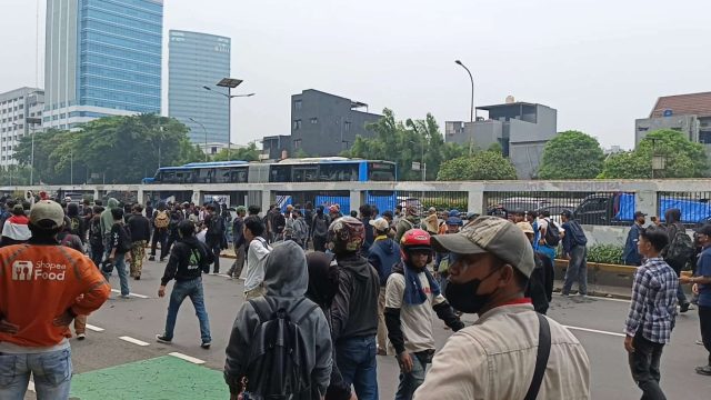 Aksi Demonstrasi Depan DPR Sempat Memanas