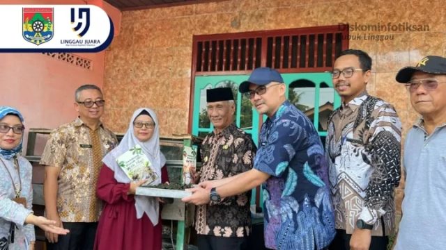 Wakil Wali Kota Lubuklinggau Serahkan Bantuan UMKM Dendeng Pucuk Ubi Wak Idak