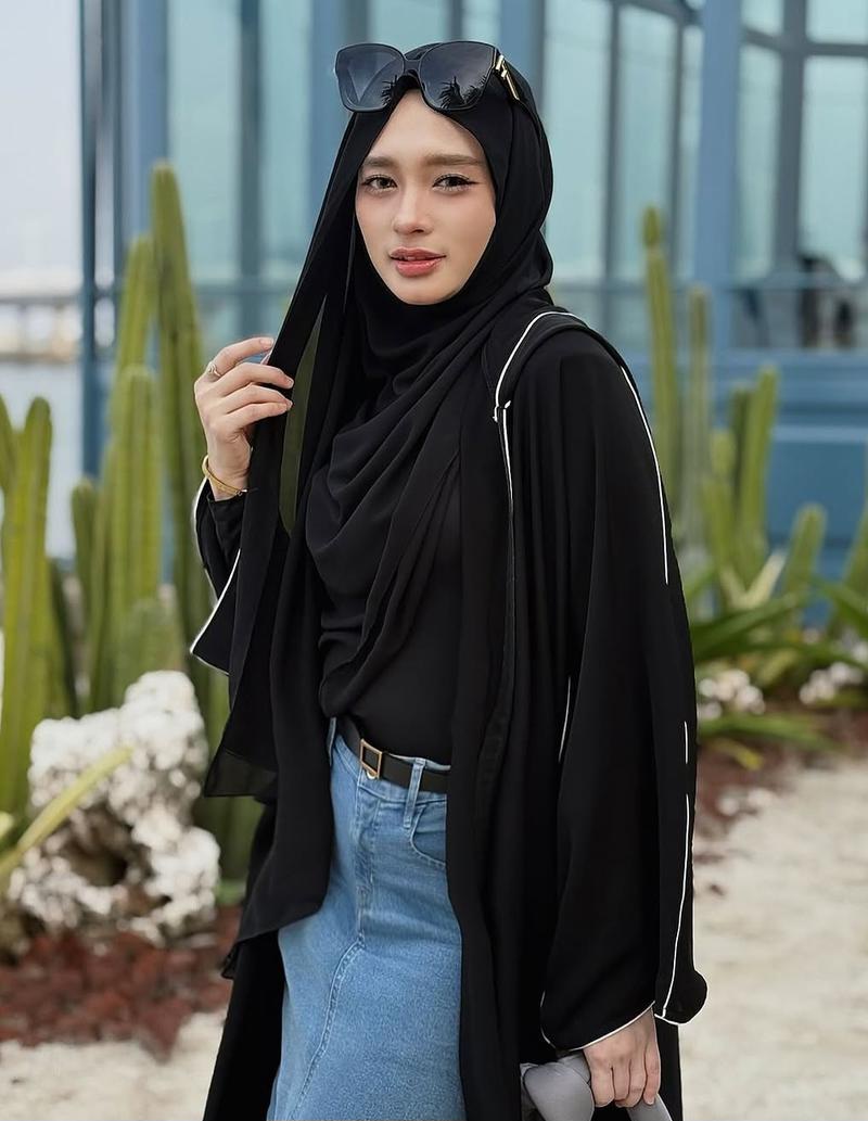 Inara Rusli Terseret Dugaan Perselingkuhan, Kajian Teman Searah Klarifikasi soal Relasi Personal