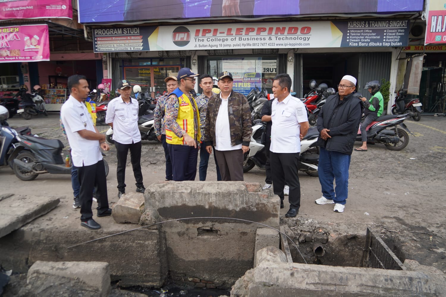 Ketua DPRD Kota Jambi Gerak Cepat Tanggapi Keluhan Warga Terkait Kondisi Drainase Penyebab Genangan Air