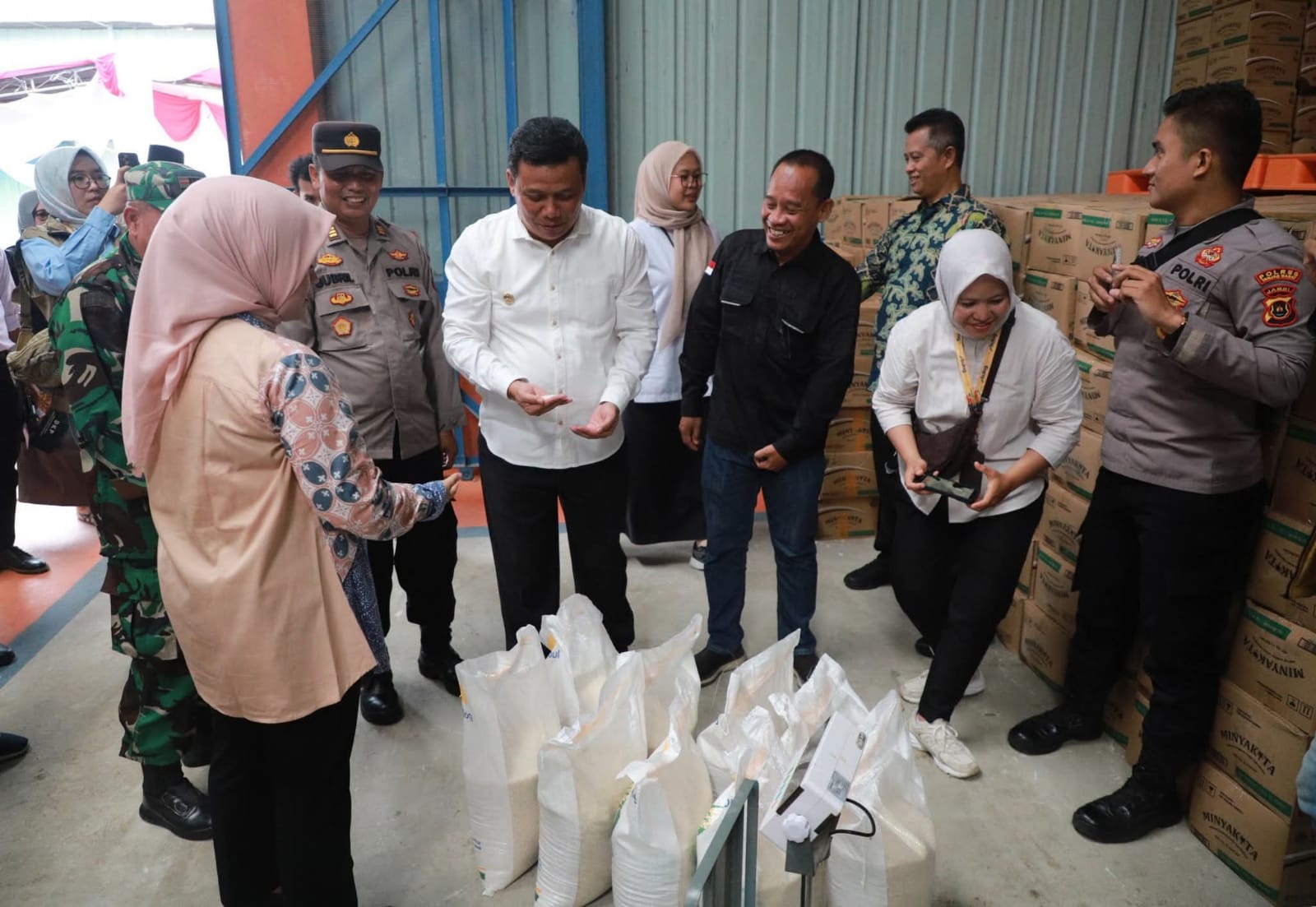 Wakil Bupati Katamso Luncurkan Bantuan Pangan Beras Bulog untuk Keluarga Penerima Manfaat