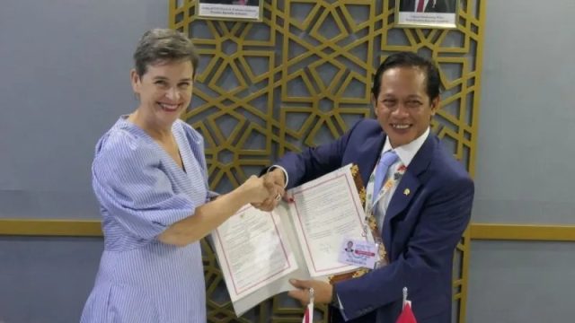 Indonesia - Inggris MoU Kolaborasi Turunkan Polusi Sampah Plastik