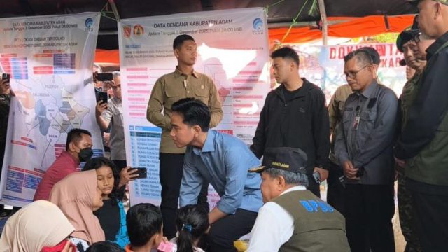 Gibran Kunjungi Pengungsi Banjir Sumatra: Penuhi Kebutuhan Makan Tiga Kali Sehari