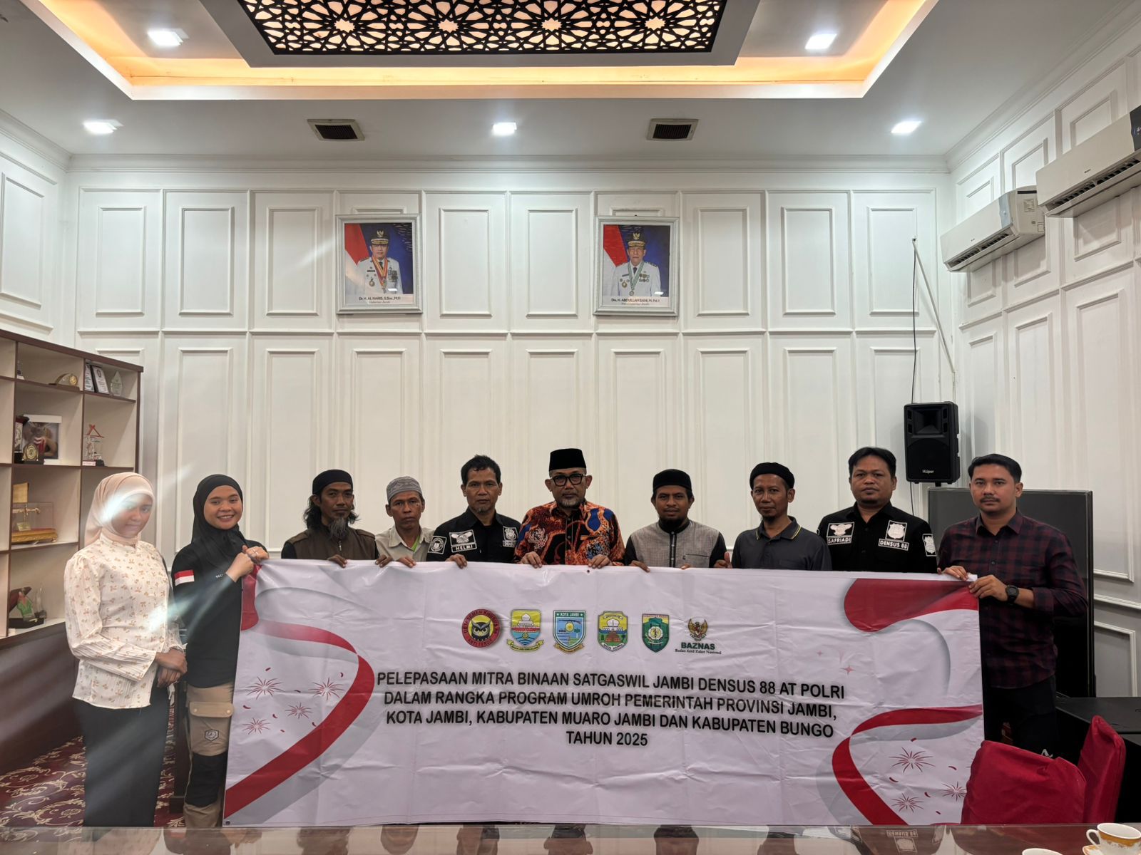 Pemprov Jambi Lepas Keberangkatan Umroh 4 Warga Binaan Satgaswil Jambi Densus 88 AT Polri