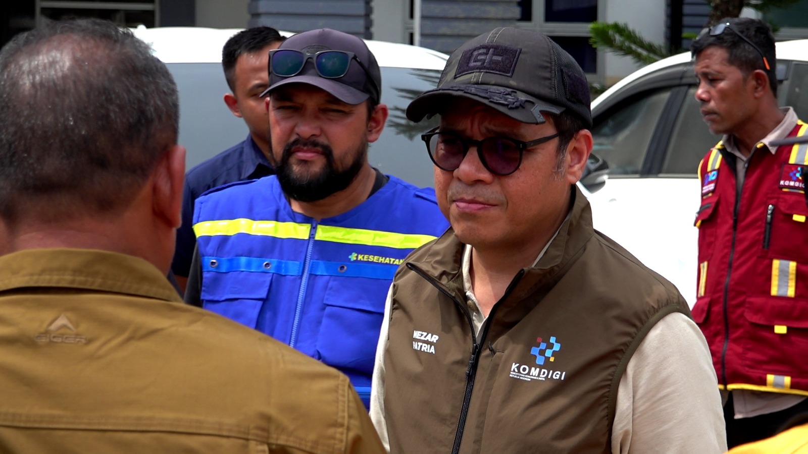 Starlink dan Relawan Perkuat Layanan Kesehatan Aceh, Wamenkomdigi dan Menkes Pantau Langsung Wilayah Terdampak