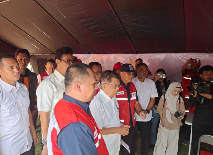 Tinjau Posko Logistik Nasional, JK Pastikan Bantuan Bencana Siap Dikirim