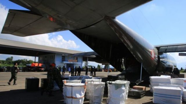 TNI AU Kerahkan Hercules Bawa 20 Ton Bantuan ke Aceh