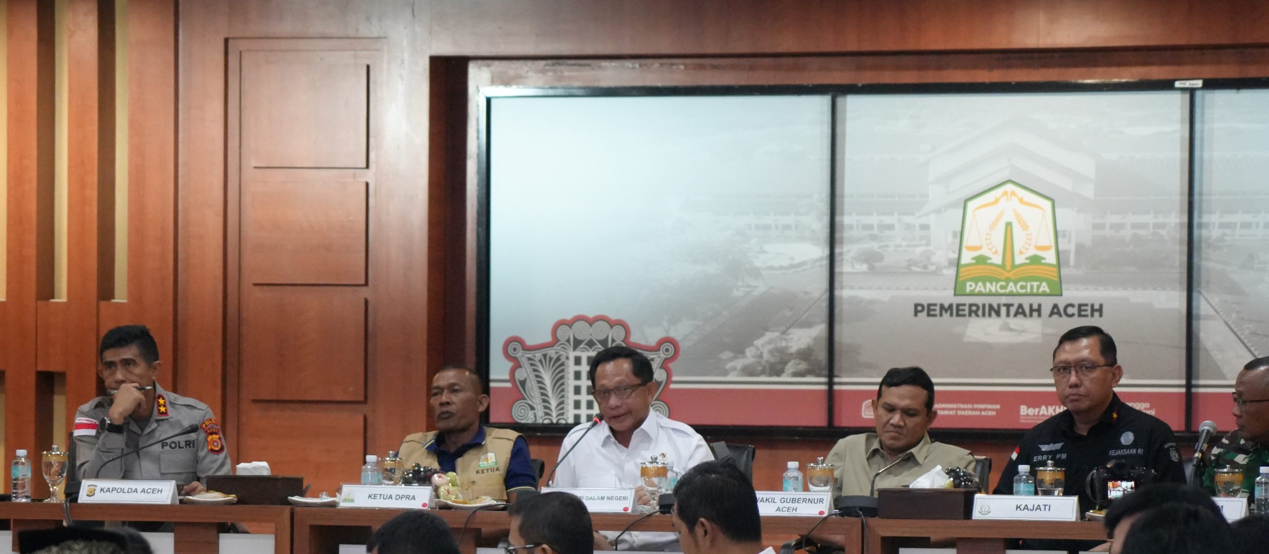 Mendagri Izinkan Pemanfaatan Kayu Hanyut Bencana untuk Bangun Huntara