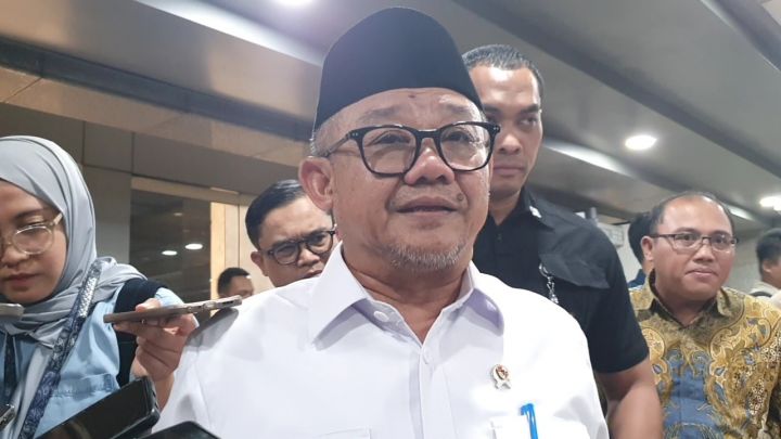 Hari Pertama Sekolah, Mendikdasmen Wajibkan Pagi Ceria dan Upacara