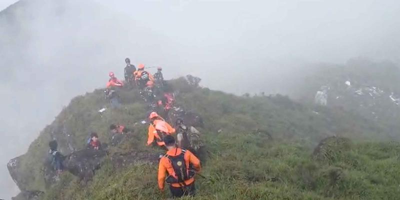 Badan Pesawat ATR 42-500 Ditemukan, Proses Evakuasi Lewat Jalur Pendakian