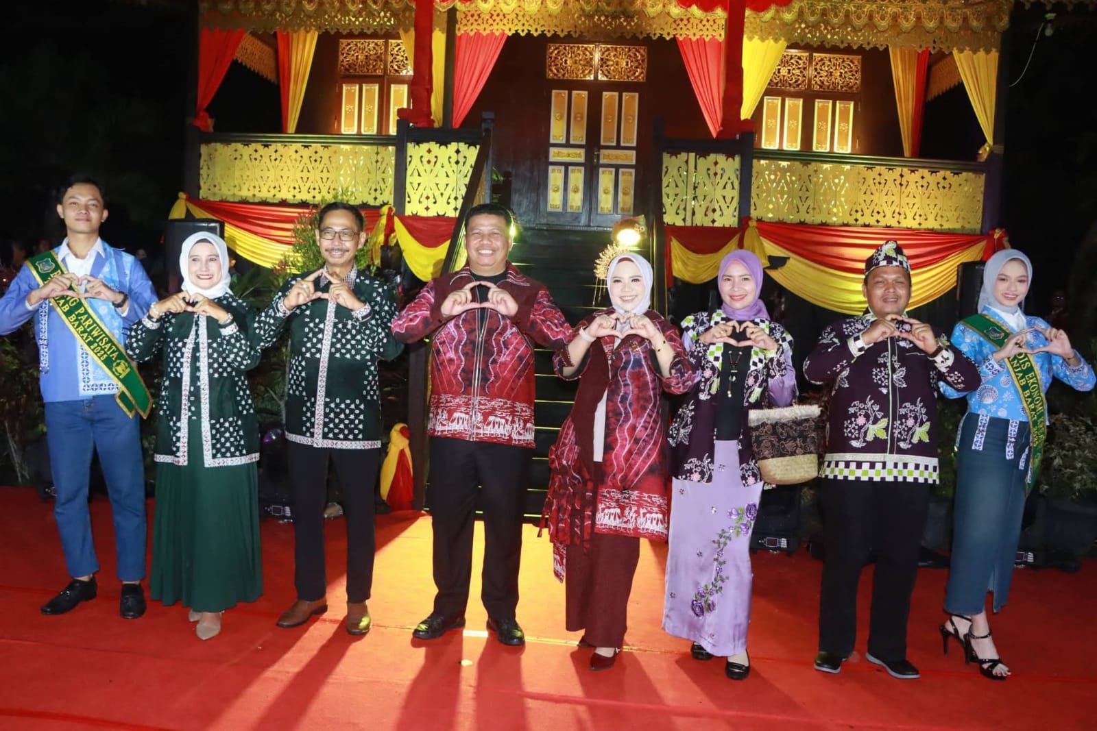 Wabup Katamso Tampil di Catwalk pada Malam Apresiasi dan Peragaan Busana Jambi