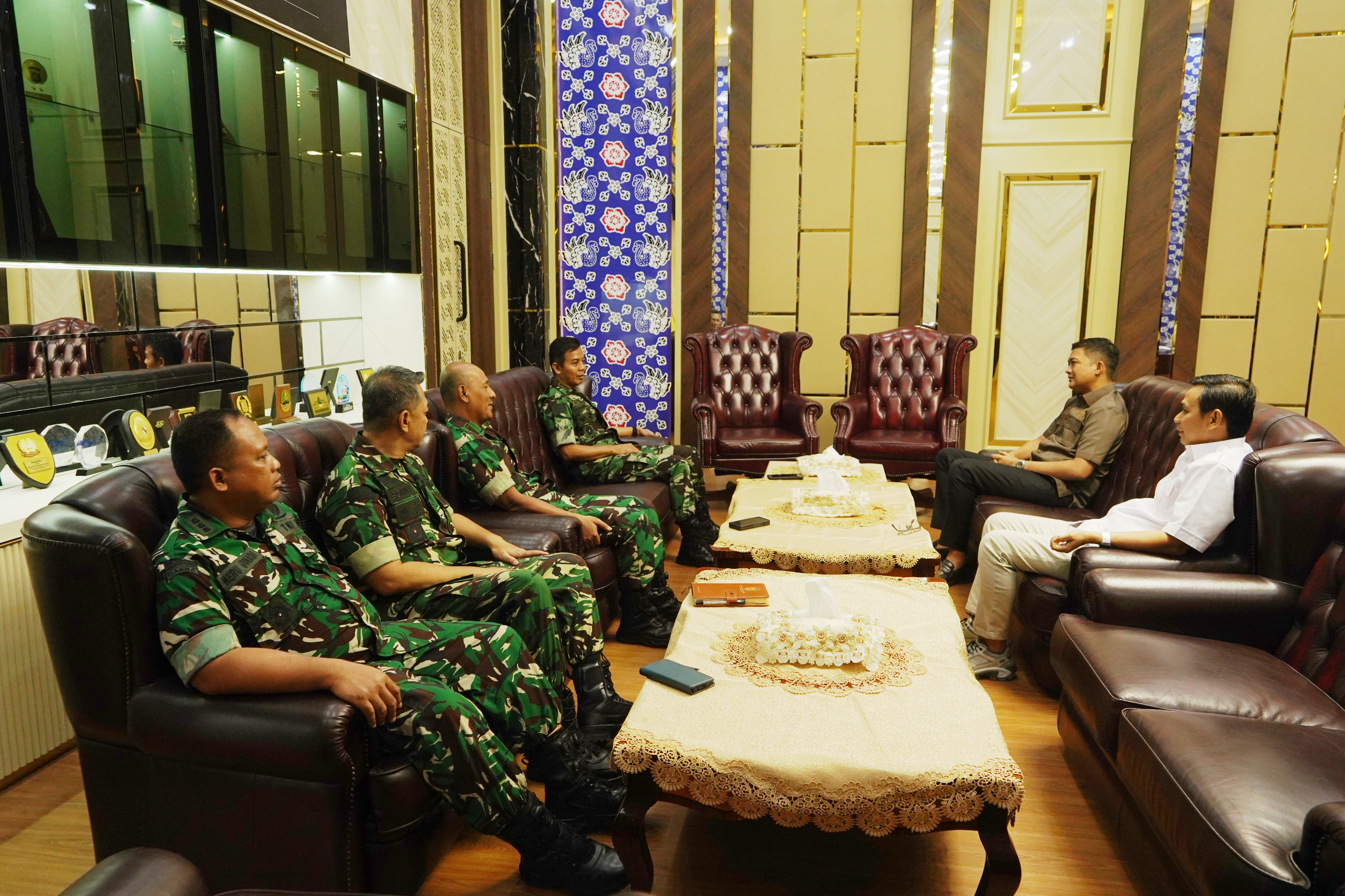 Danrem 042/Gapu Jalin Silaturahmi dengan DPRD Provinsi Jambi, Perkuat Sinergi TNI dan Legislatif