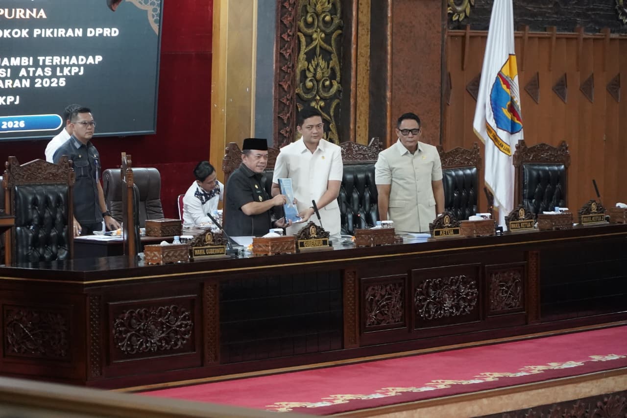 Gubernur Al Haris Sampaikan Jawaban atas Pandangan Umum Fraksi DPRD Terhadap LKPJ 2025, Tegaskan Komitmen Penguatan Fiskal dan Pelayanan Publik