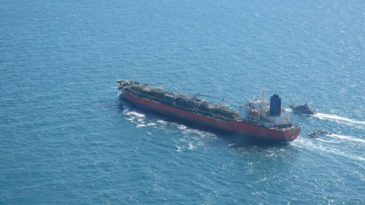 Sejumlah Kapal Kargo dan Tanker Tertahan usai Iran Tutup Kembali Selat Hormuz