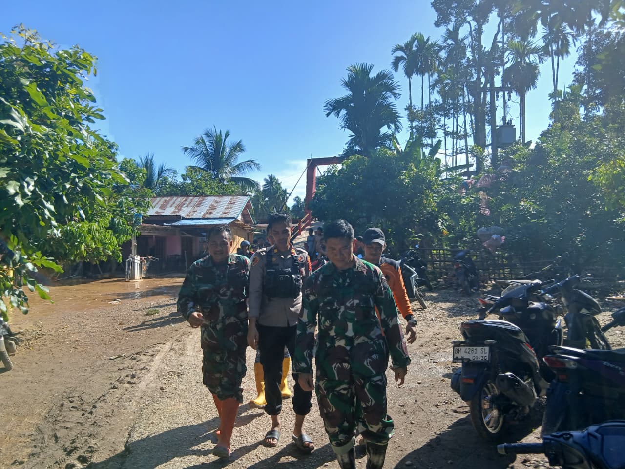 Banjir Landa Merangin dan Sarolangun, Korem 042/Gapu Bergerak Cepat Bantu Warga Terdampak