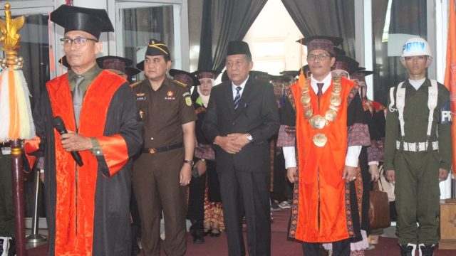 Hadiri Dies Natalis dan Wisuda UNJA, Wagub Sani Tekankan Peran Kampus dalam Pembangunan