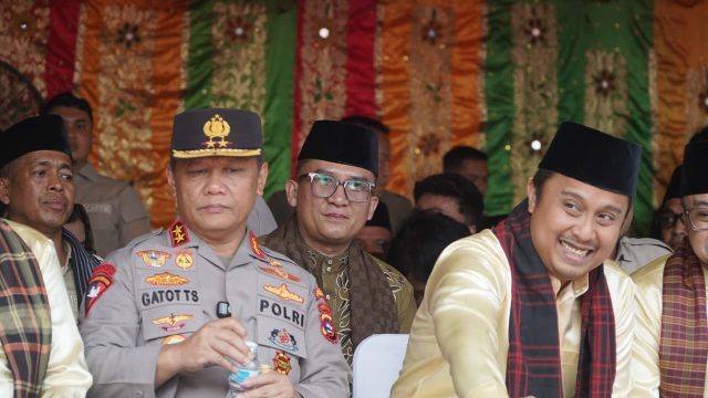 Kadis Kominfo Wakili Gubernur Jambi Hadiri Perhelatan Hoyak Tabuik di Pantai Gandoriah