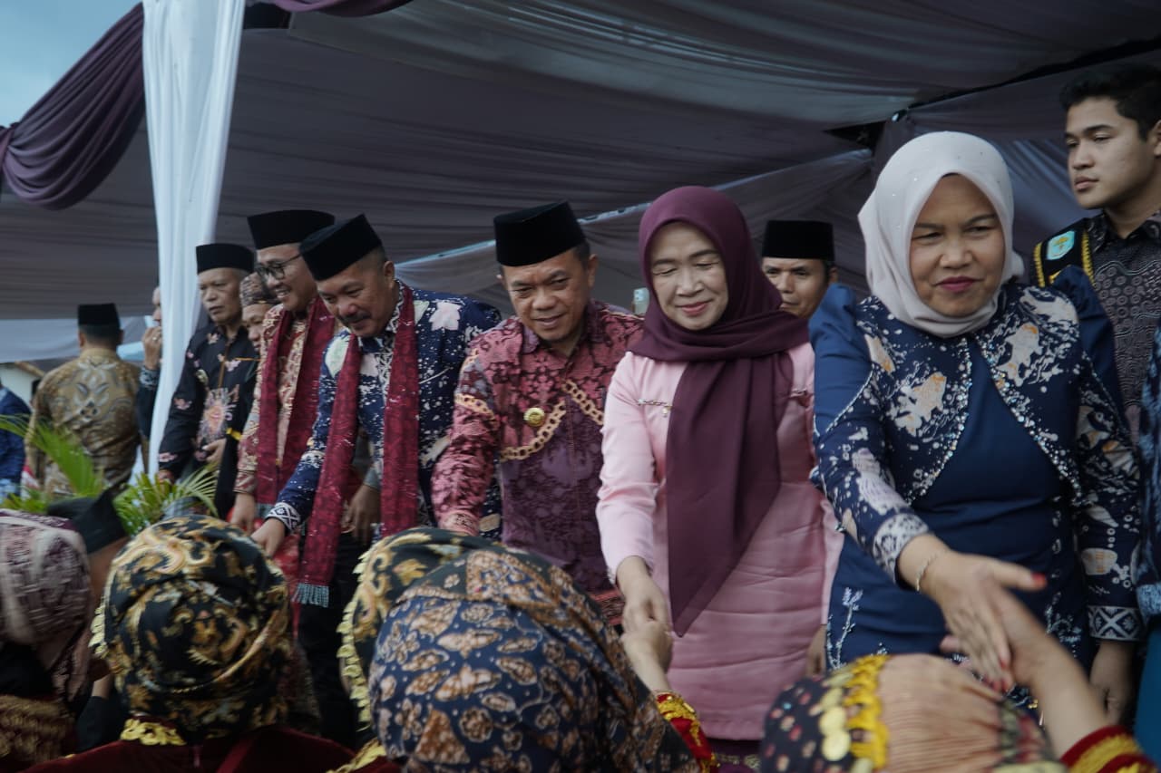Gubernur Al Haris Harap Kenduri Sko Jadi Pemersatu dan Dorong Perbaikan Sarana Desa
