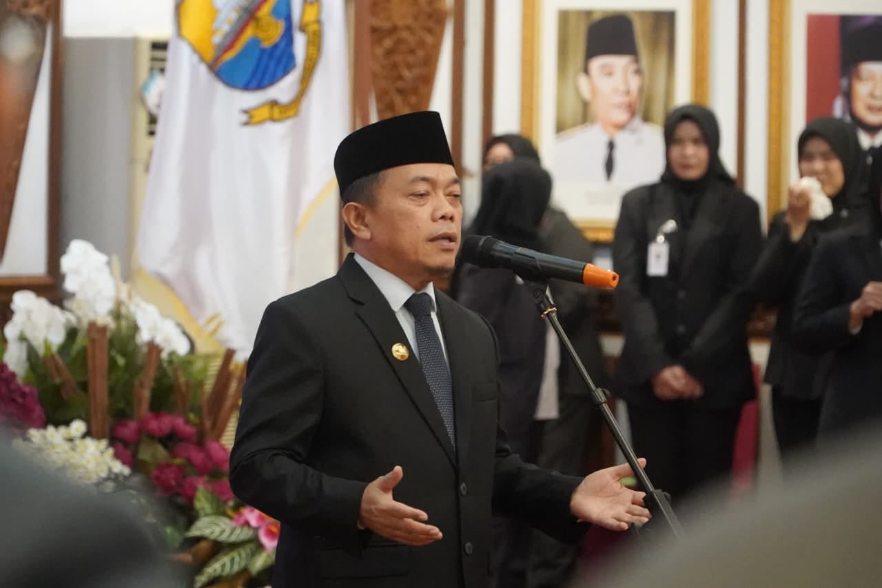 Gubernur Al Haris Lantik 5 Pejabat Pimpinan Tinggi Pratama, Tekankan Penguatan Kinerja, Kekompakan Tim, dan Integritas