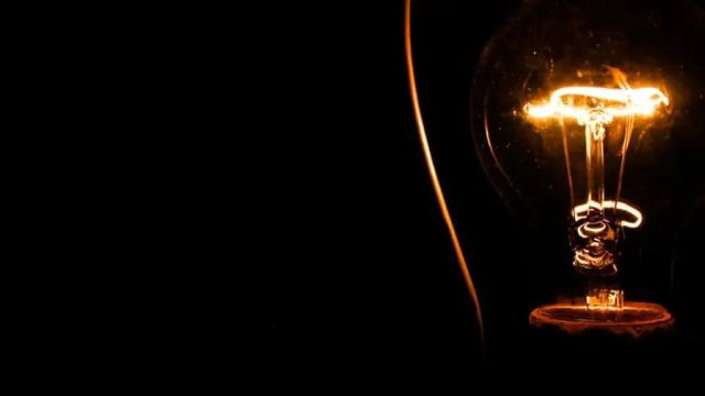 5 Cara Melindungi Perangkat Elektronik dari Kerusakan Akibat Mati Listrik